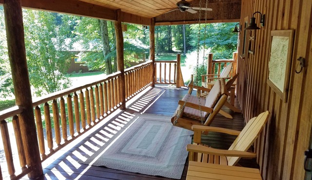Mountainside cabin along the Pigeon River - Pickleball court on-site