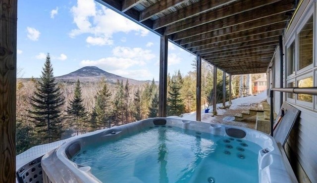 Mountainside Home In North Conway. Incredible Views, Hot Tub, Pets Allowed
