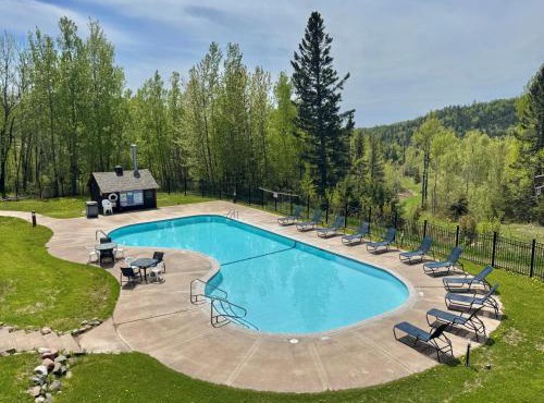 Mountainside Ski-In/Ski-Out | Pool & Hot Tub