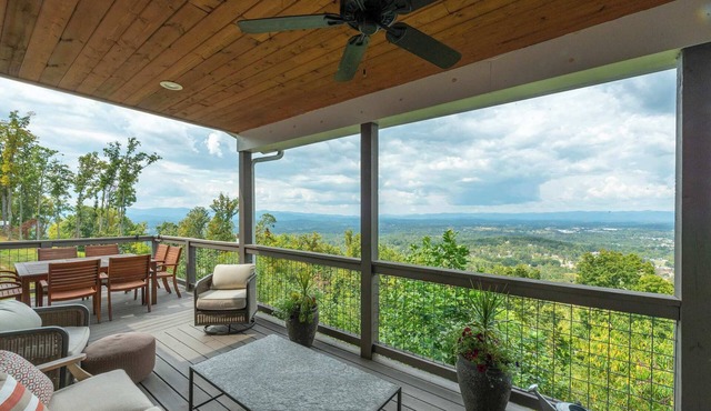 Mountainside Tranquility: Hot Tub, Views, Fire Pit