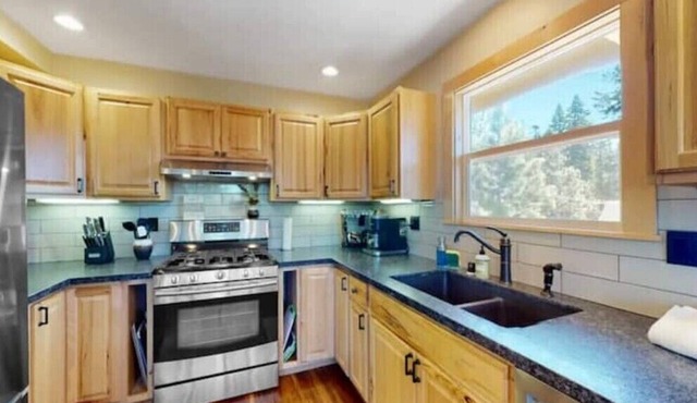 Mountaintop cabin minutes from Heavenly!n