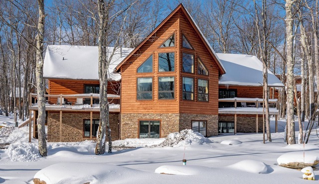 Mountaintop Views w/All Suites, Hot Tub & Arcade