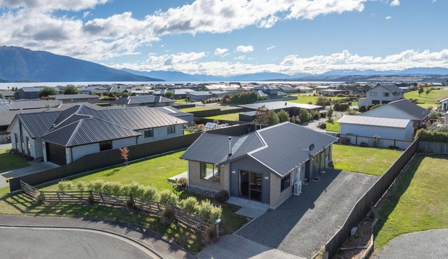 Mountainview Escape - Te Anau Holiday House