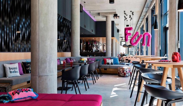 MOXY Vienna Airport
