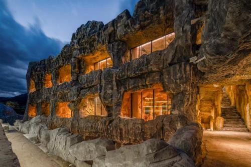 Moye Cliff Luxury Resort