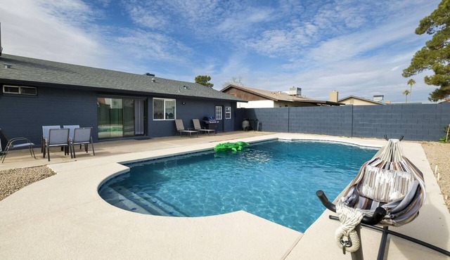 Msg for 5%off King Bed Pool Yard Remodeled Guesthouse Glendale