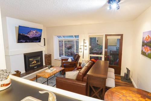 Mt Baker Den, Sleeps 4