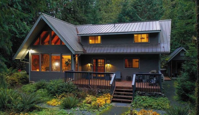Mt Baker Rustic Luxe Lodge -Sauna House & Hot Tub