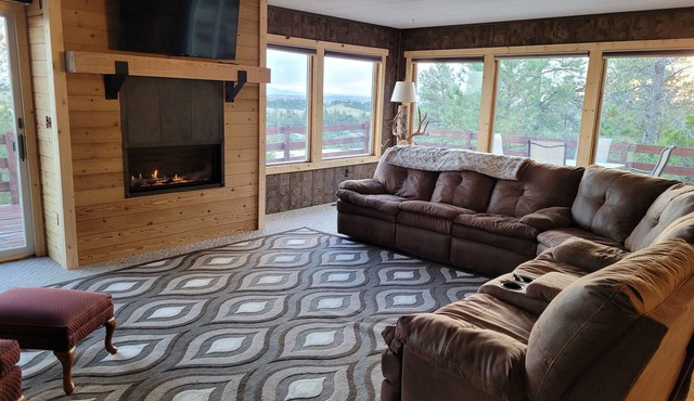 MT Breaks Bunkhouse, secluded 4-bed house, minutes from Missouri River, NE Roy