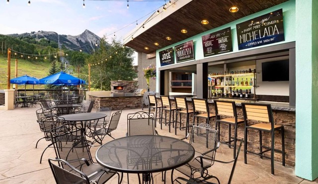 Mt. Crested Butte Views + Restaurant. Pool. Spa.