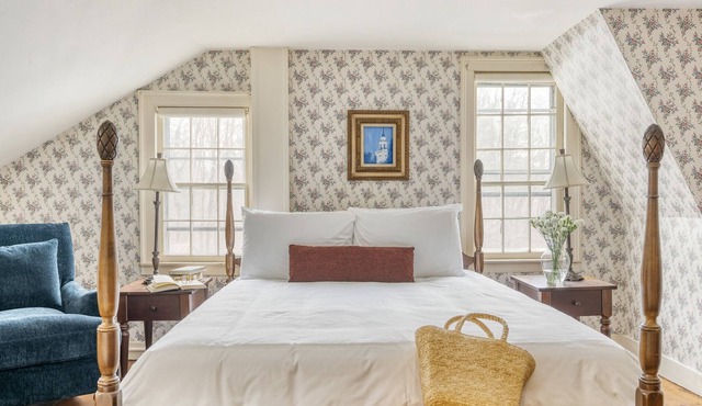 Mt Everett Room at Egremont Village Inn by AvantStay | Music, Bar & Farm!
