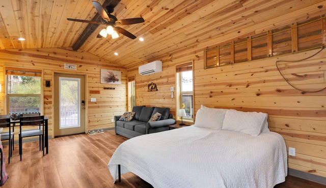 Mt Lemmon Hotel - Cabin 2, Pet Friendly