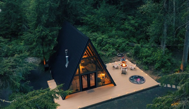 Mt. Rainier Luxe A-Frame: Hot Tub, Sauna, Firepit with King Size Bed Lafa Cabin