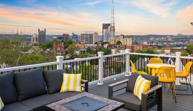 Mt. Washington Marvel. Stunning New Design, Epic Views, Hot Tub, Parking