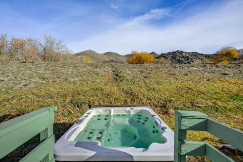 Mtn-View Weldon Home: Walk to Pacific Crest Trail
