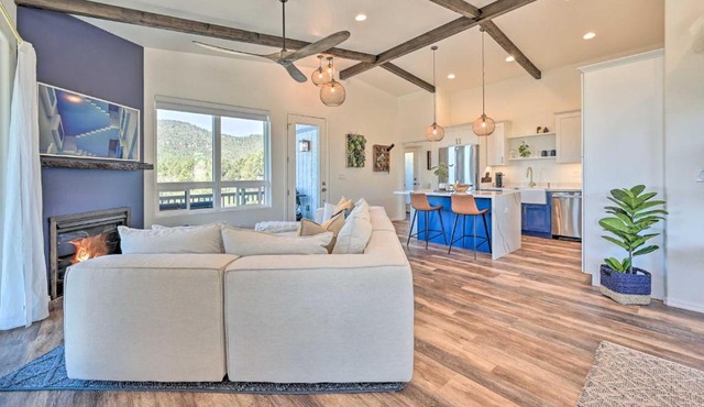 Mtn Views & Gas Fire Pit: Luxe Pine Escape!
