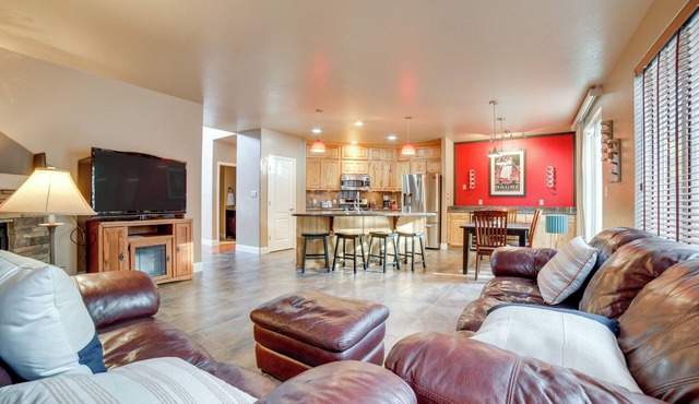 Mtns Await: Reno Escape w/ Yard & Pool Table!
