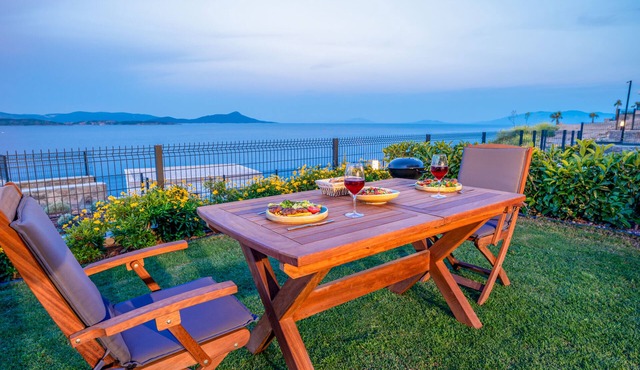 Muğla Bodrum'da Denize Sıfır Ve Özel Plajlı, Konforlu Lüks Kiralık Villa