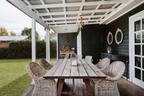 'Mudgee Maison' A Charming Vintage Country Escape