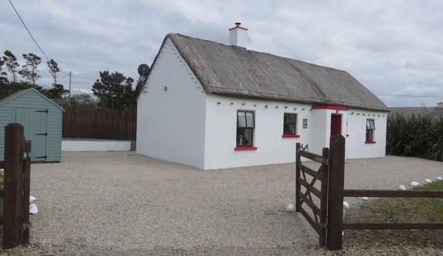 Mullaghduff Thatched Cottage on the Wild Atlantic Way, near Kincasslagh, Donegal
