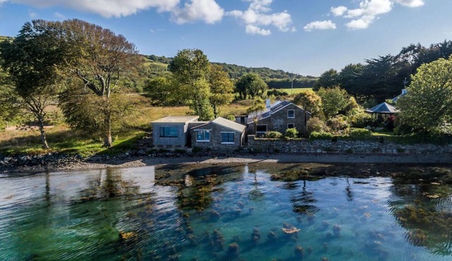 Mulroe Cove - Studio