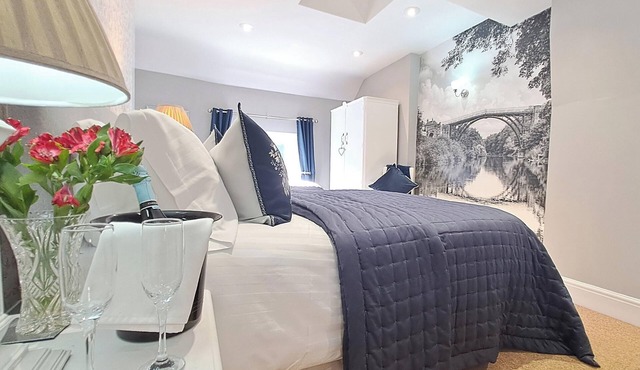 Multi Award winning holiday home with a stunning view of the Iron Bridge.