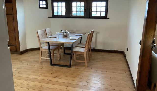 Multi-bed room in the historic Gentilburg for up to 8 people