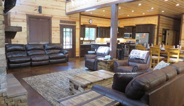 MULTI-FAMILY LUXURY CABIN~6 MASTERS~3 STORIES~ROOM FOR EVERYONE! SLEEPS 20