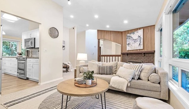 Multi functional Family Home in Redmond and only four mins to MSFT