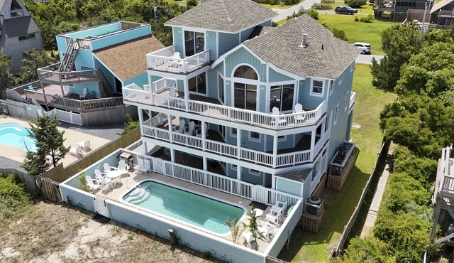 Multi-level dog-friendly oceanfront home with private pool & hot tub, rec room