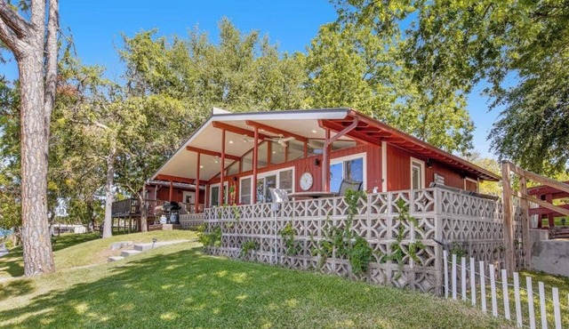 Multiple, Dog-friendly Waterfront Homes With Lake LBJ Views - Snowbird-friendly