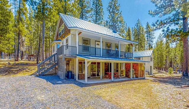 Multiple Unit Retreat w/Firepit & Enclosed Yard