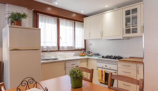 MUNDAKA HOME E-BI 260, With Good Access, Kitchen/Lounge/2Hab. WIFI, PARKING.