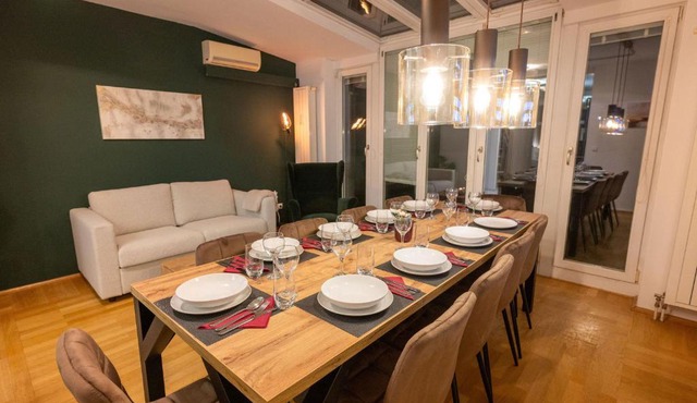 Munich Large Apartment 145 qm and 5 Bedrooms with Roof Terrace in centrally located 1 to 14 Guests