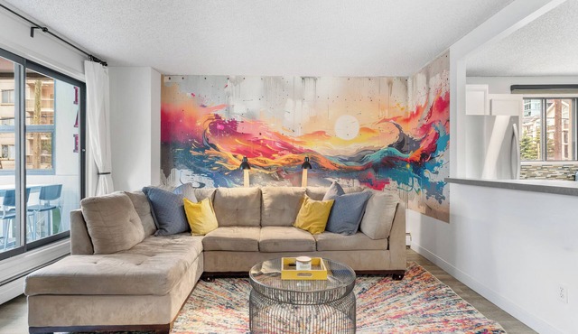 Mural Oasis w Sunroom, Parking, near Stampede
