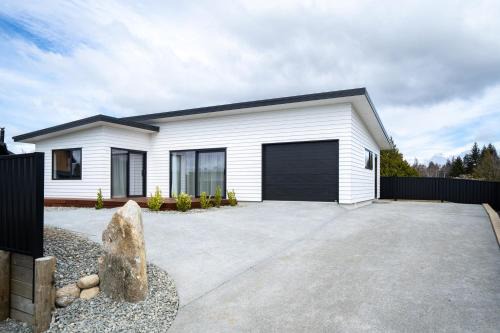 Murchison View house with Jacuzzi