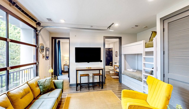 Muse - The Flat - upscale condo near top attraction with a rooftop lounge & gym