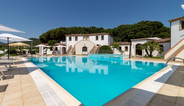 Museddu Beach First floor in residence with swimming pool