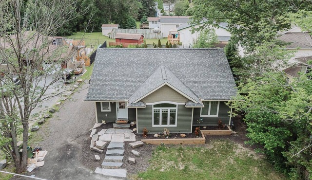 Muskoka cottage with pool