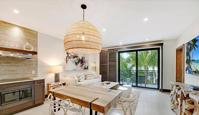 MUST...BUILD...SANDCASTLES!...... Tons of room in these 2 bedroom suites at Bali Hai