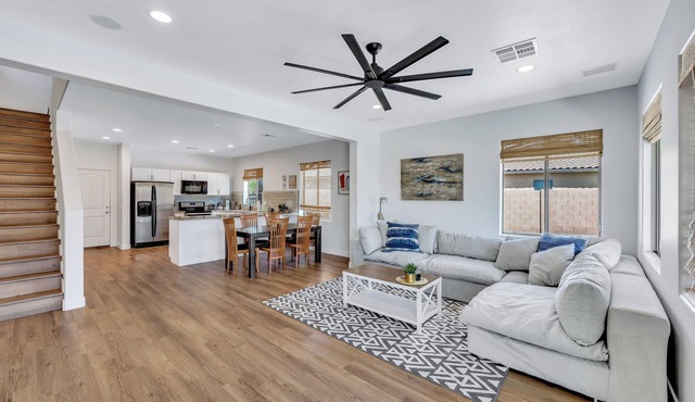 MUST SEE! Large 4BD/3BA Home w/Loft and Huge Backyard