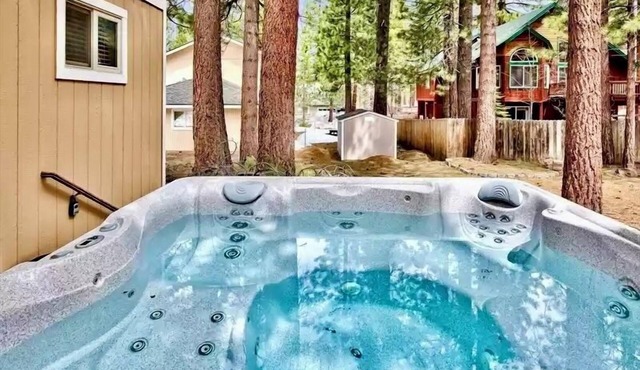 Mv 350 Lake Tahoe Cabin with Hot tub