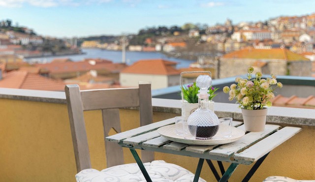 MyriverPlace N.4 - PORTO Riverfront Apartment with TERRACE breathtaking views