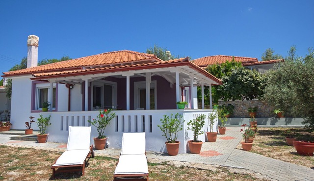 Myrtillos Cottage, Modern style ,great views , close to facilities
