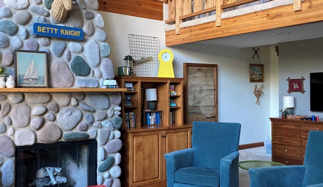 Mystic Treefort- A Spacious Home inside the gates of Lakeside Ohio