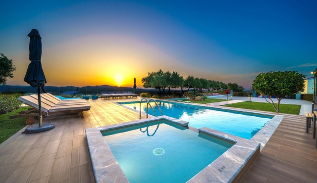 Mythic Olive Villa - Private Heated Pool - Amazing Exteriors!