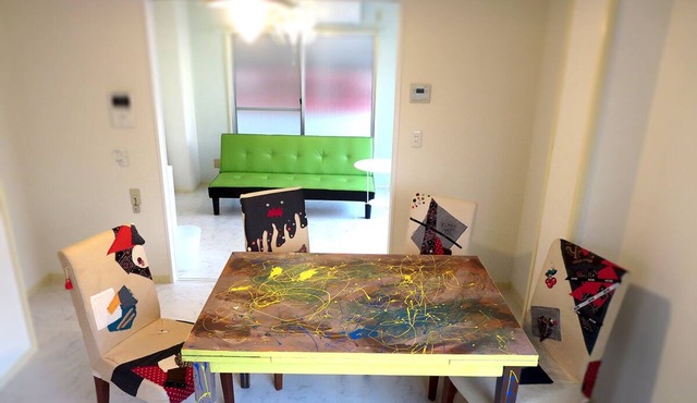 N ° 5 CONDOMINIUM: First floor Corner Apartment ; Safe Residential Area.