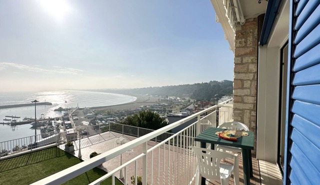 N019 - Numana, prestigious four-room apartment with sea view