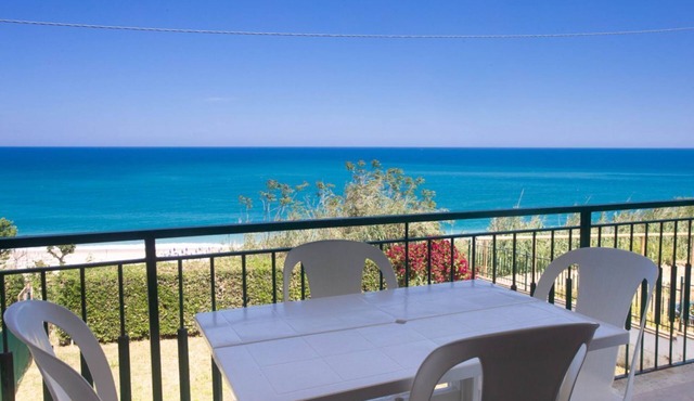 N128 - Numana, three-room apartment with sea view 200mt from the beach