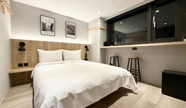 N2 Hotel